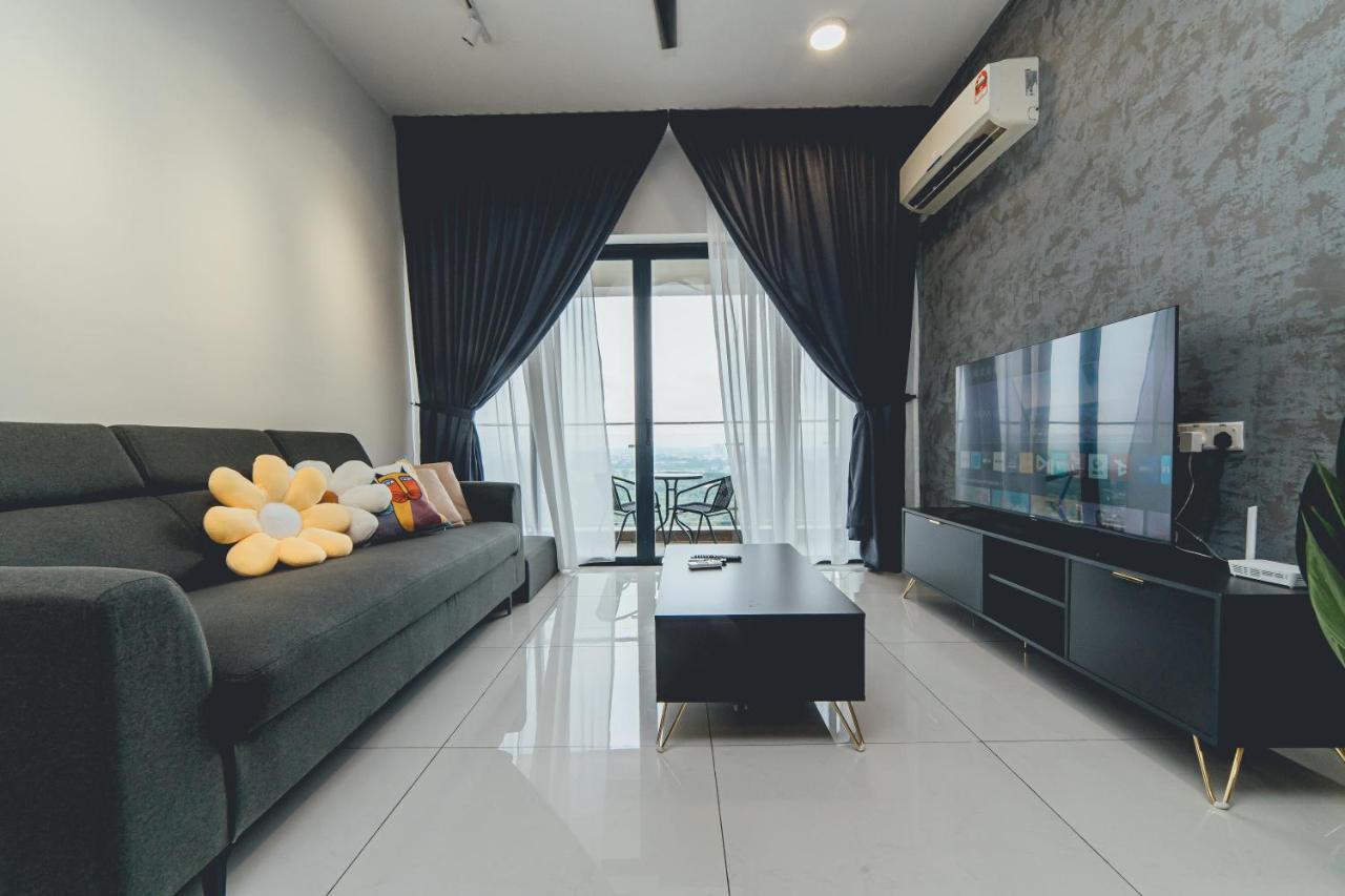 Tranquil Sea View Danga Bay 3br 6pax By Our * Johor Bahru