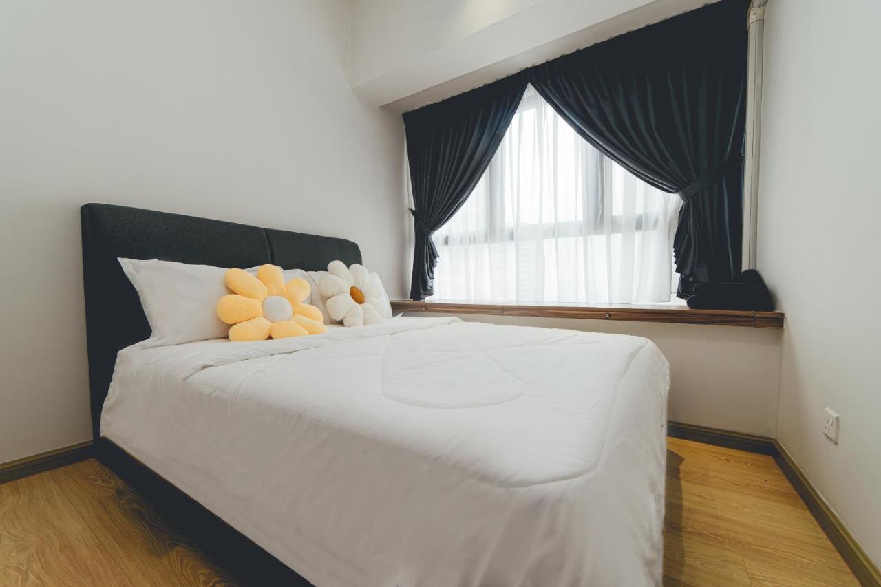 Tranquil Sea View Danga Bay 3br 6pax By Our * Johor Bahru
