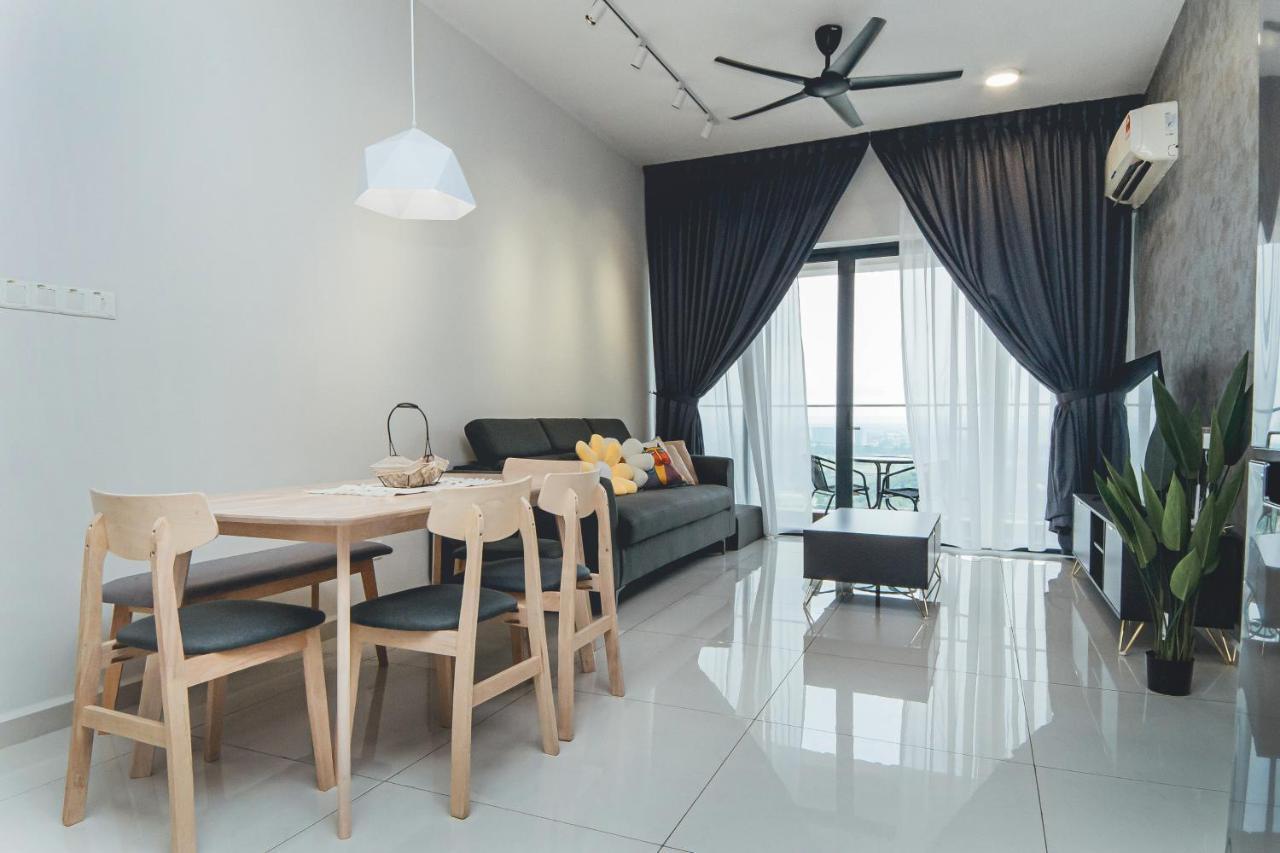 Tranquil Sea View Danga Bay 3br 6pax By Our Apartment *
